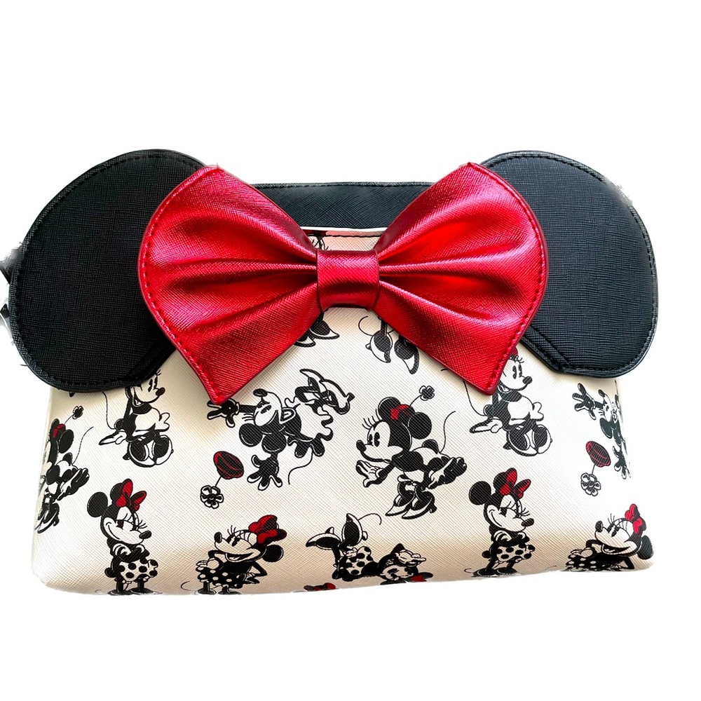 NWT Disney Minnie Mouse crossbody purse in white. OS